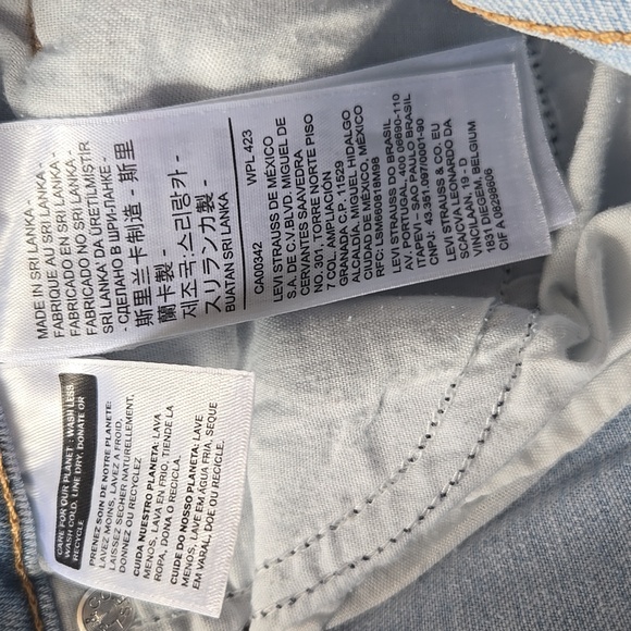 Leviās 724 High-Rise Straight Crop Jeans Light Wash Distressed Size 27 - Picture 15 of 17